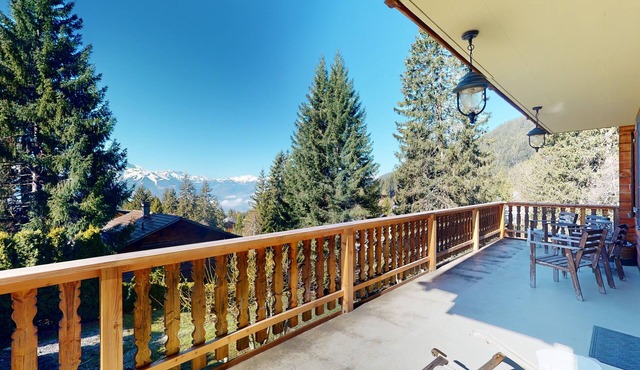 Charming Chalet - Walk to Piste & Villars Centre! Style & Comfort 5 Bed/4 Bath!