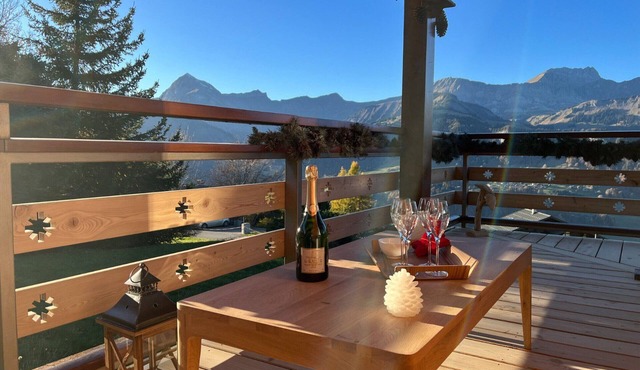 Charming Chalet with Sauna and WiFi in Crest-Voland