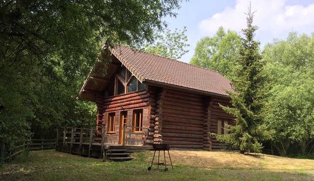 Charming Chalet with Swimming Pool in Quend