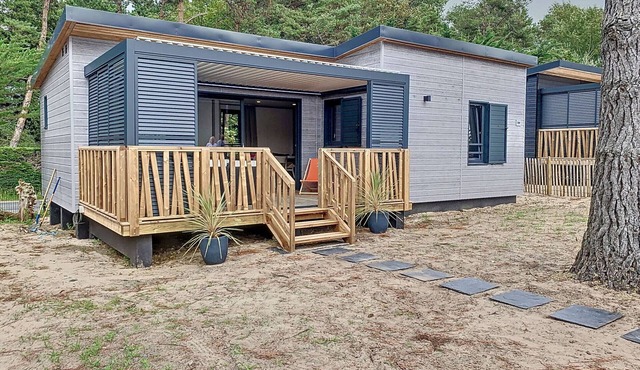 Charming Chalet with Heated Pool, Terrace & Parking - 6 Guests