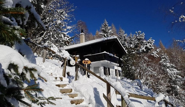 Charming chalet with panoramic view and private parking in Gruyère
