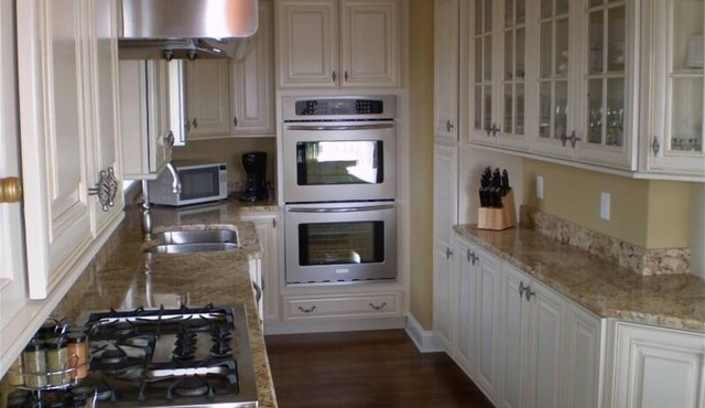 Charming Chappaquiddick Retreat: Steps from Private Beach & Edgartown's Best!