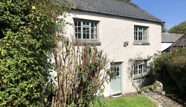 Charming character cottage in Kingston, Kingsbridge, Devon, England