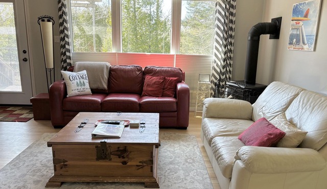 Charming Charal Greenhouse Cottage – Sauble Beach Stay Minutes from Sand & Shops