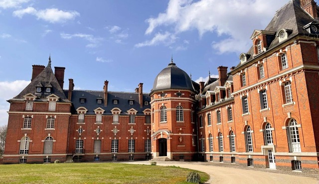 Charming Château Lodge with Wifi and Terrace in Sologne