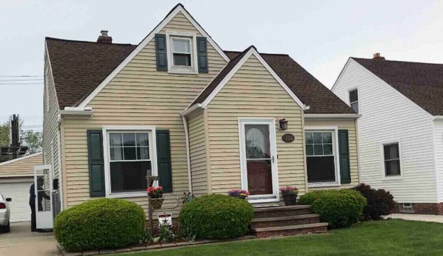 Charming, Cheerful 3 Bdrm Smoke Free Parma Residential Home