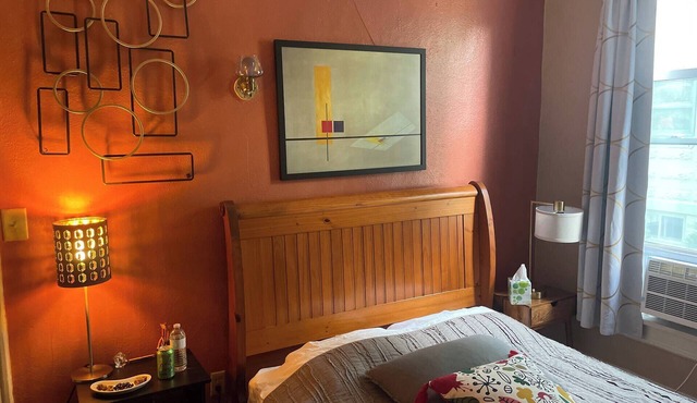 Charming Chef’s Home – Main Level Retreat steps from Macalester/Grand Ave