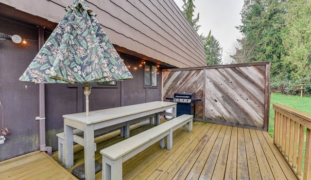 Charming Chehalis Retreat w/Outdoor Grill + Deck!