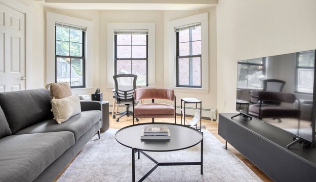 Charming Chestnut Hill 2BR nr Boston College T, by Blueground