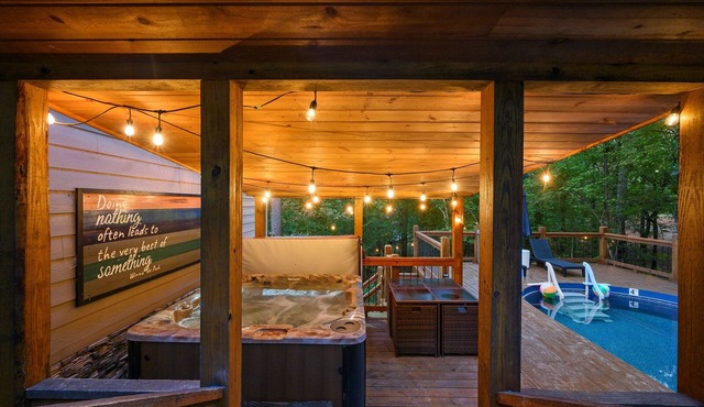 Charming & Chic Cabin w/brand new sauna & pool*(heating optional) , Hot Tub