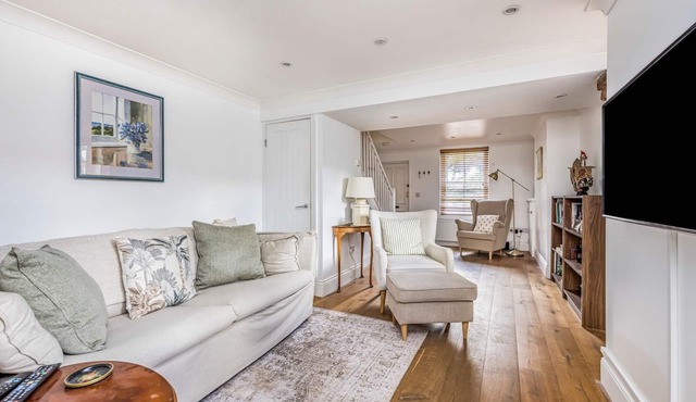 Charming Chichester Home w Garden - Pass The Keys