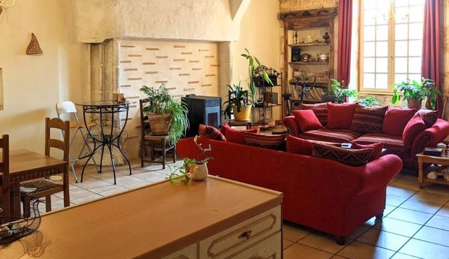 Charming Cilla overlooking Medieval Plaza