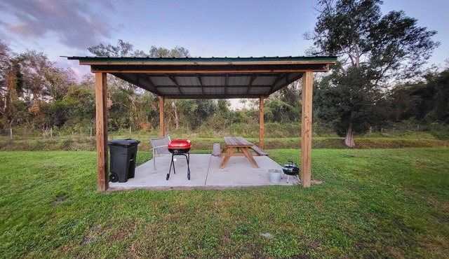 Charming clean 1-bedroom 1 bath motel with AC and WiFi in Arcadia