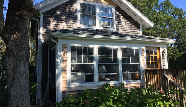 Charming, Clean And Well Maintained Home Walking Distance To Town And Beach