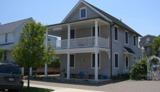 Charming, Clean Cottage by the Sea