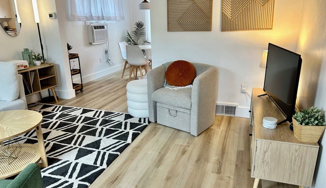 Charming & Clean Urban Rental - Private Unit