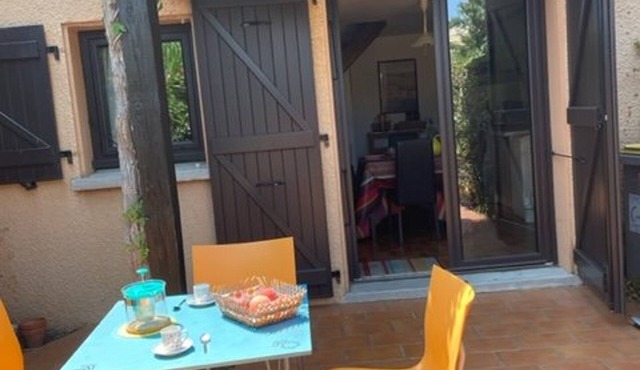 Charming cottage Canet, near beach, quiet, private parking
