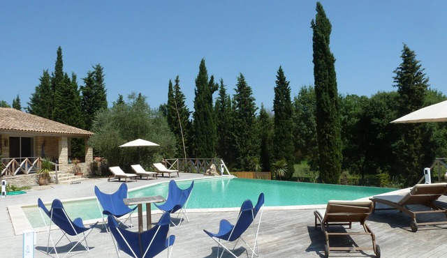 Charming cocoon for 4p in nature, space, infinity pool