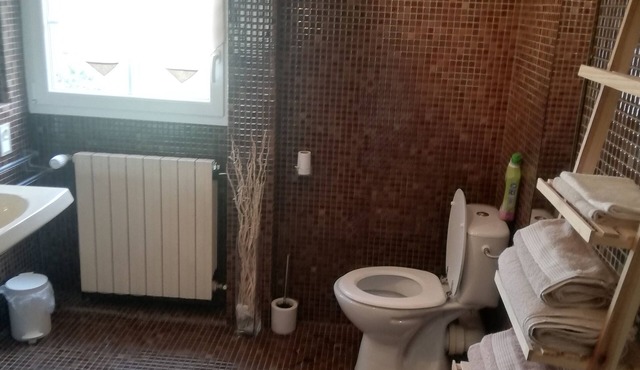 Charming cottage for 10 people with garden, swimming pool and jacuzzi