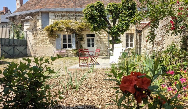 Charming cottage in Touraine with fireplace