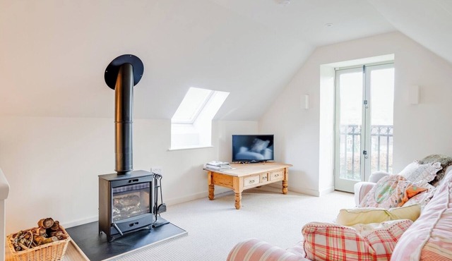 Charming Coach House Retreat Near Sherborne Abbey
