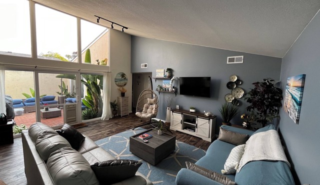 Charming coastal getaway!3 bed 2 bath with 3 private yards. Clean. Dog friendly.