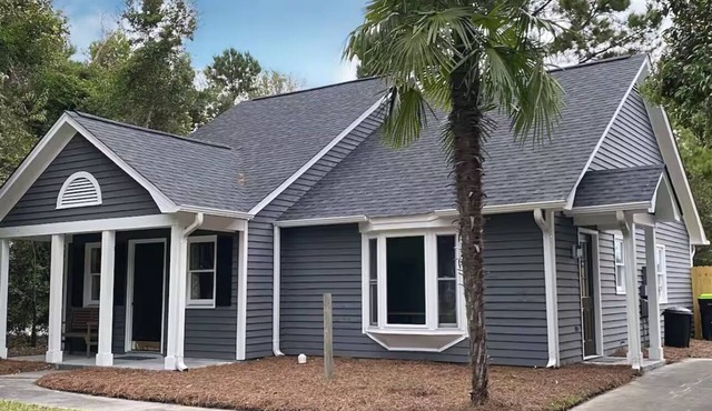 Charming Coastal Cottage Near Beach & Downtown