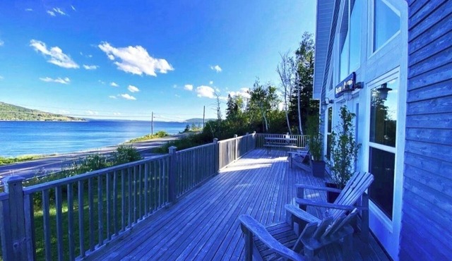 Charming Coastal Cottage overlooking Baddeck Bay