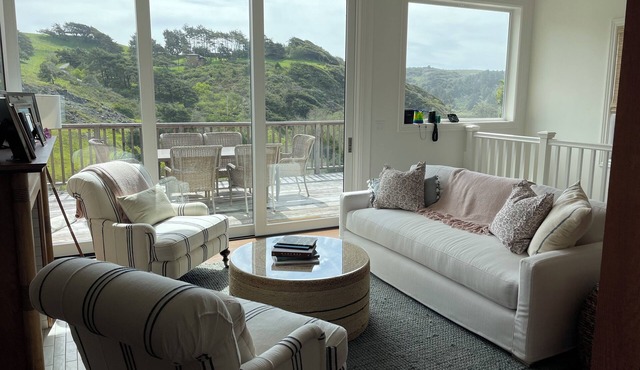 Charming Coastal Cottage-Entire Home Sleeps 6, Perfect for Couples+Families