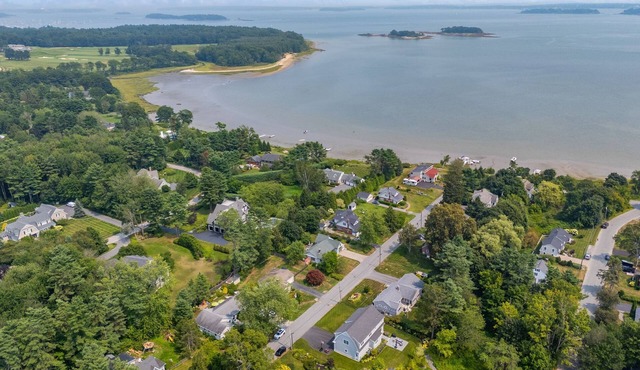 Charming Coastal Falmouth 2BR Retreat – Minutes to Portland