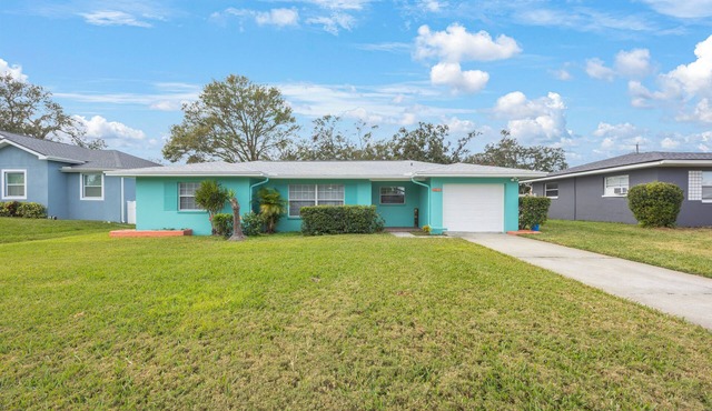 Charming Coastal Haven 2-bedroom house with WiFi, AC in delightful Clearwater FL