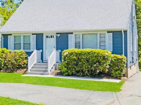 Charming Coastal Home 4BR Yard and Porch Near Beach