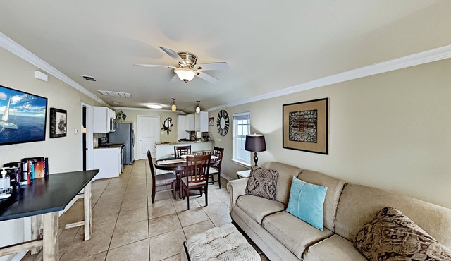 Charming Coastal Port Aransas Home - Minutes to Beach & Newly Renovated!