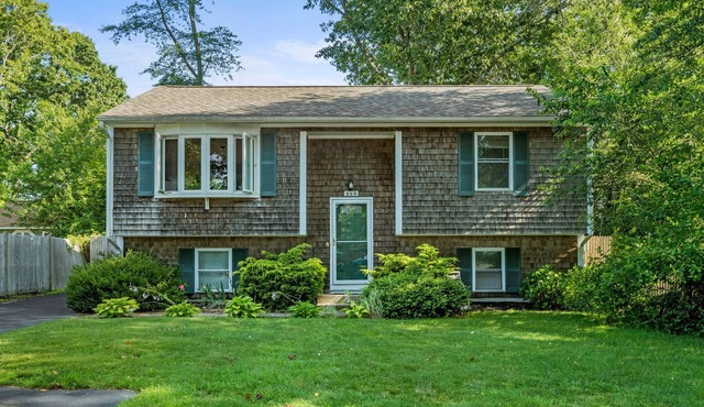 Charming Coastal Retreat – Beautiful 4-Bedroom Home Near Narragansett Beach