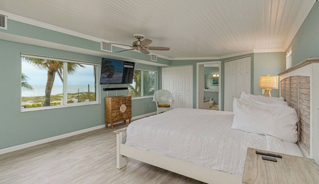 Charming Coastal Retreat on the Beach! nDiscounted Winter Rates Available Now