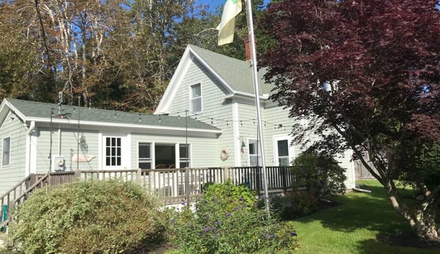 Charming coastal retreat, sleeps 8 with Newagen Seaside Inn Amenities!