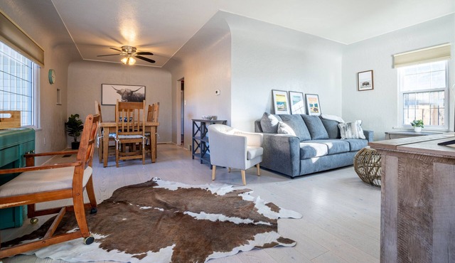 Charming Cody Home - sleeps 5, walking distance to downtown!