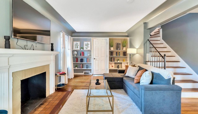 Charming Colonial Home in calm neighborhood