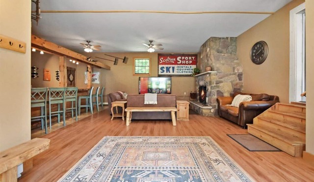 Charming Colonial w/Stream Access Pet Friendly