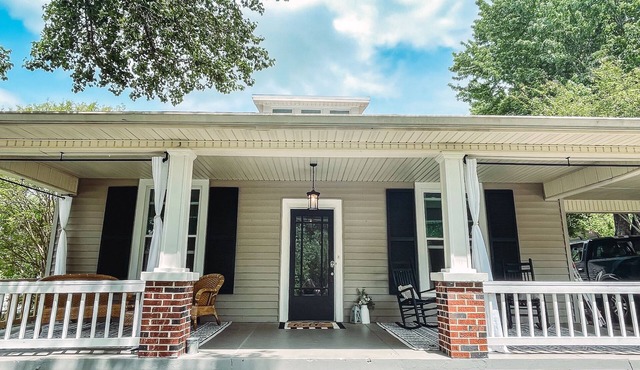 Charming Columbia Cottage - Newly Renovated!