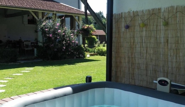 Charming, comfortable studio with jacuzzi