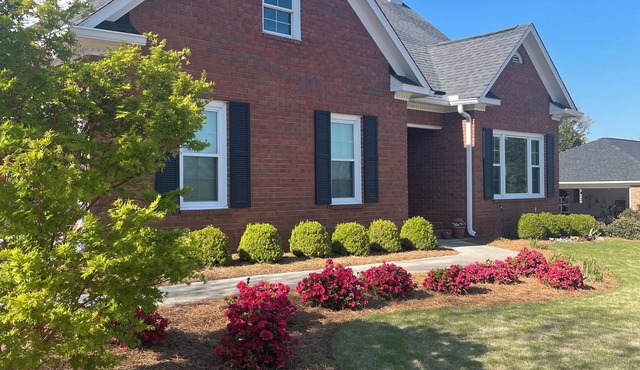 Charming, comfortable, and only 3 miles from the National!