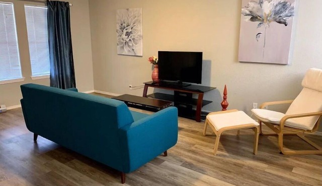 Charming Comfortable Home 30 min of Austin