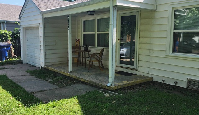 Charming comfortable Mid- term 2-bedroom house with WiFi, Wichita