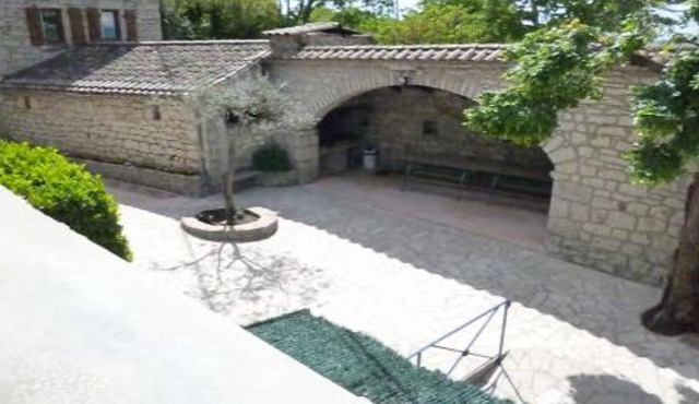 Charming comfortable stone cottage, swimming pool, playground, tennis court