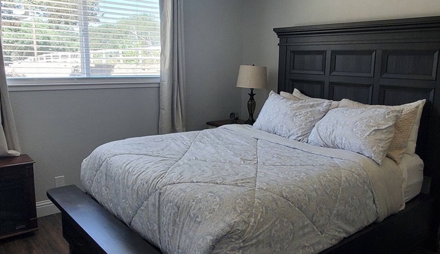 Charming & Comfortable 2bed/1bath house in the country