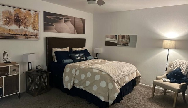 Charming, comfy apartment Mirror House. Feel at home for staying at San Antonio