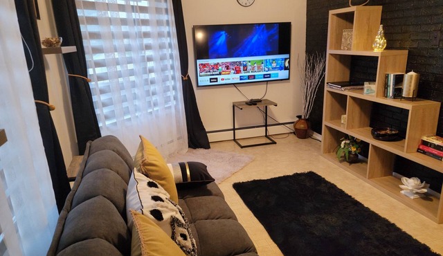 Charming&comfy apt, close to hwy, wifi, netflix