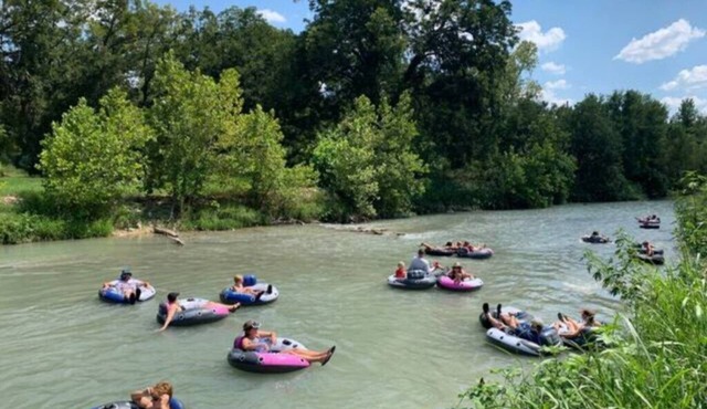 Charming, Comfy Cabin on the San Marcos River!