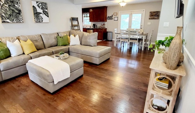 🌟Charming Comfy Retreat; 7 miles to Bragg; Baby & Pet-Friendly; Veteran-Owned🌟